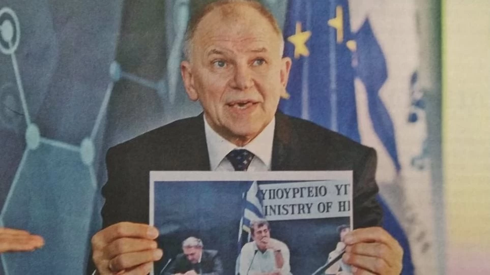 Ευρωπαίος επίτροπος για τον καπνιστή Πολάκη: Είναι ντροπή!
